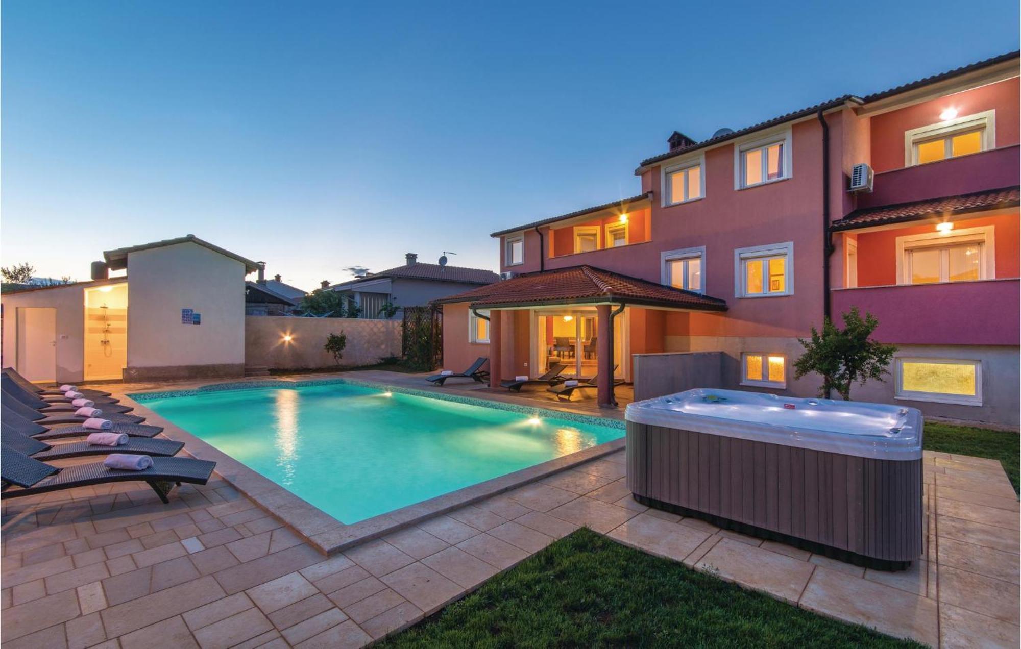 8 Bedroom Awesome Home In PUY Exterior foto