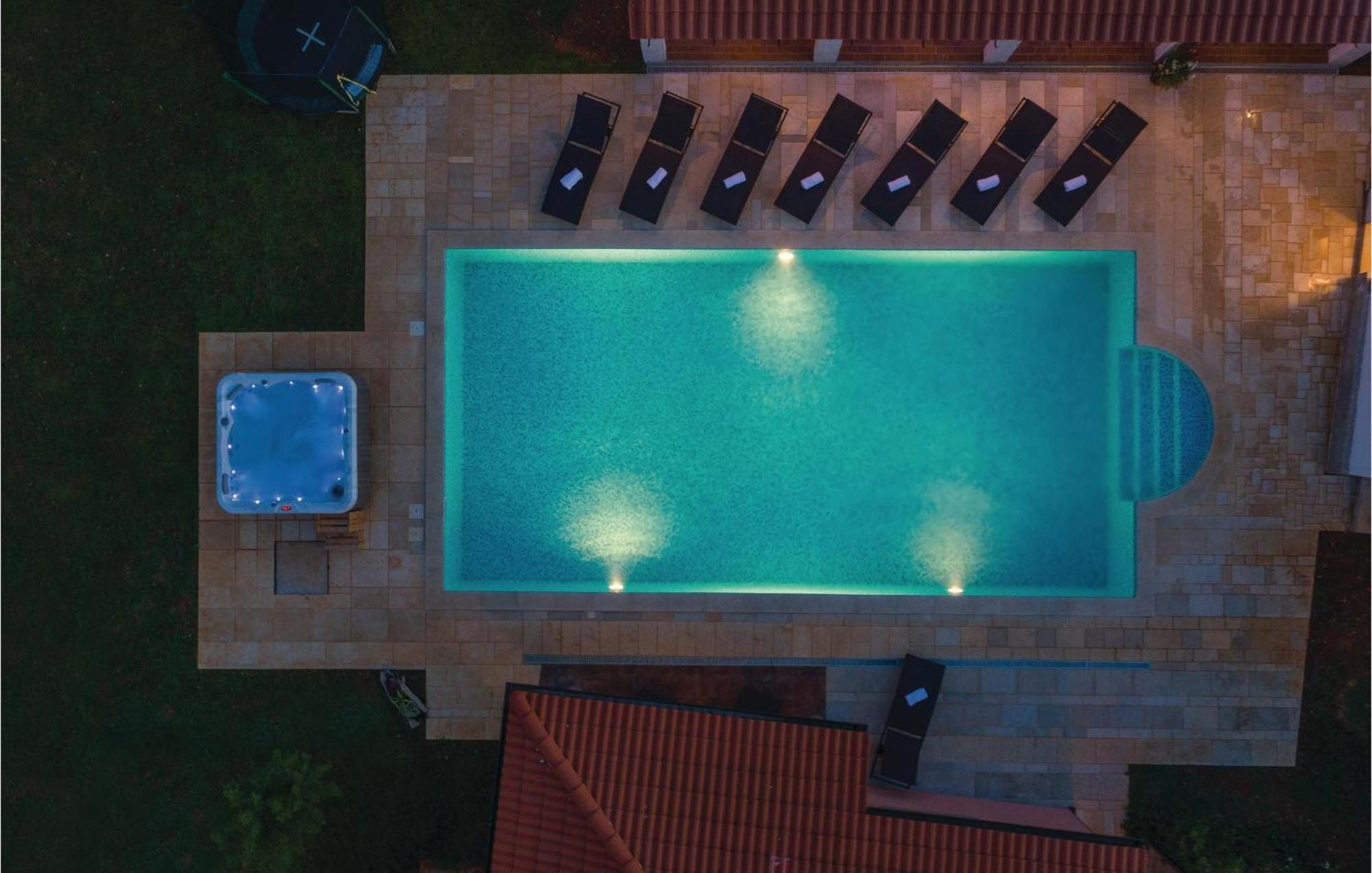 8 Bedroom Awesome Home In PUY Exterior foto