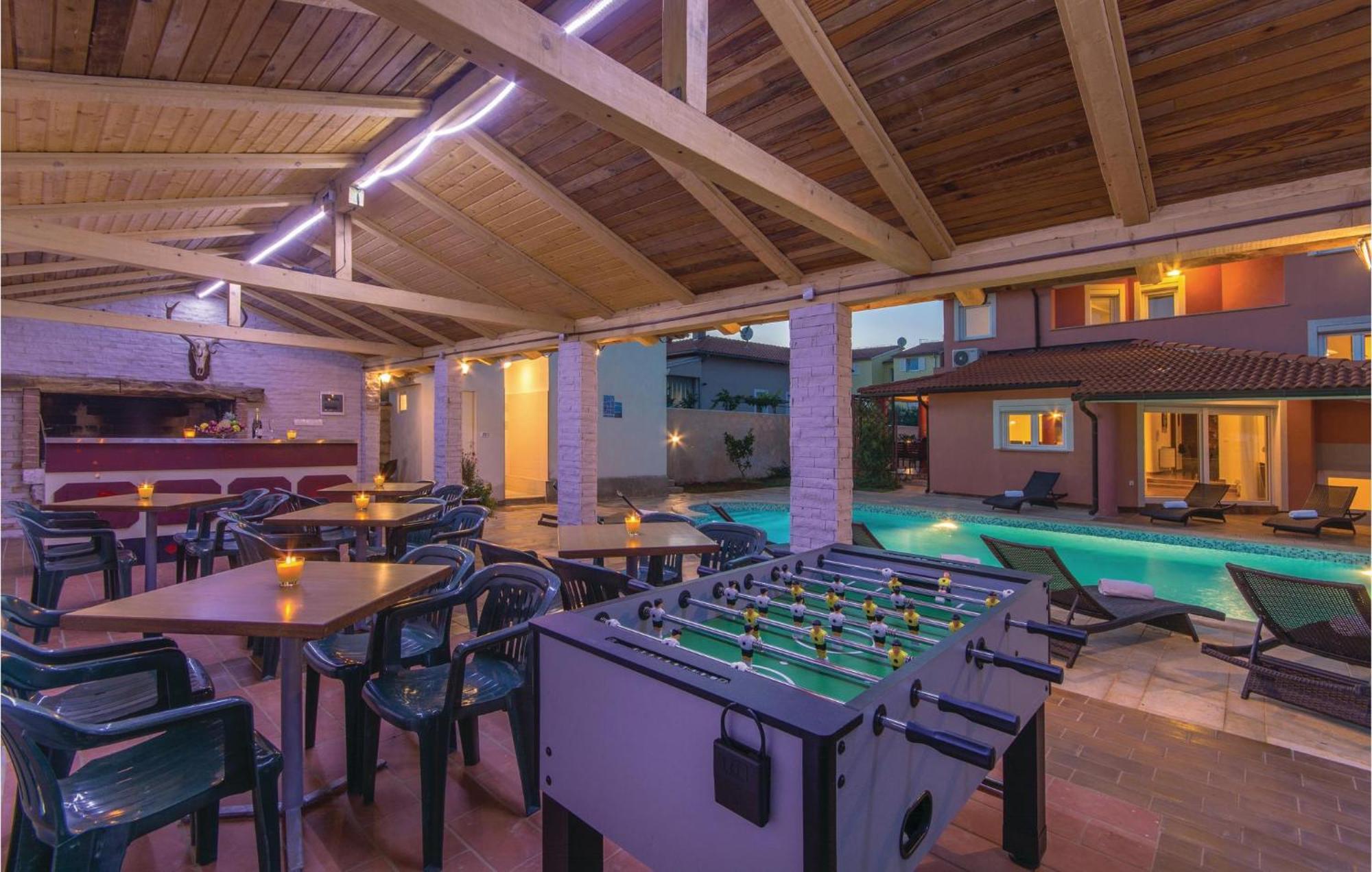 8 Bedroom Awesome Home In PUY Exterior foto