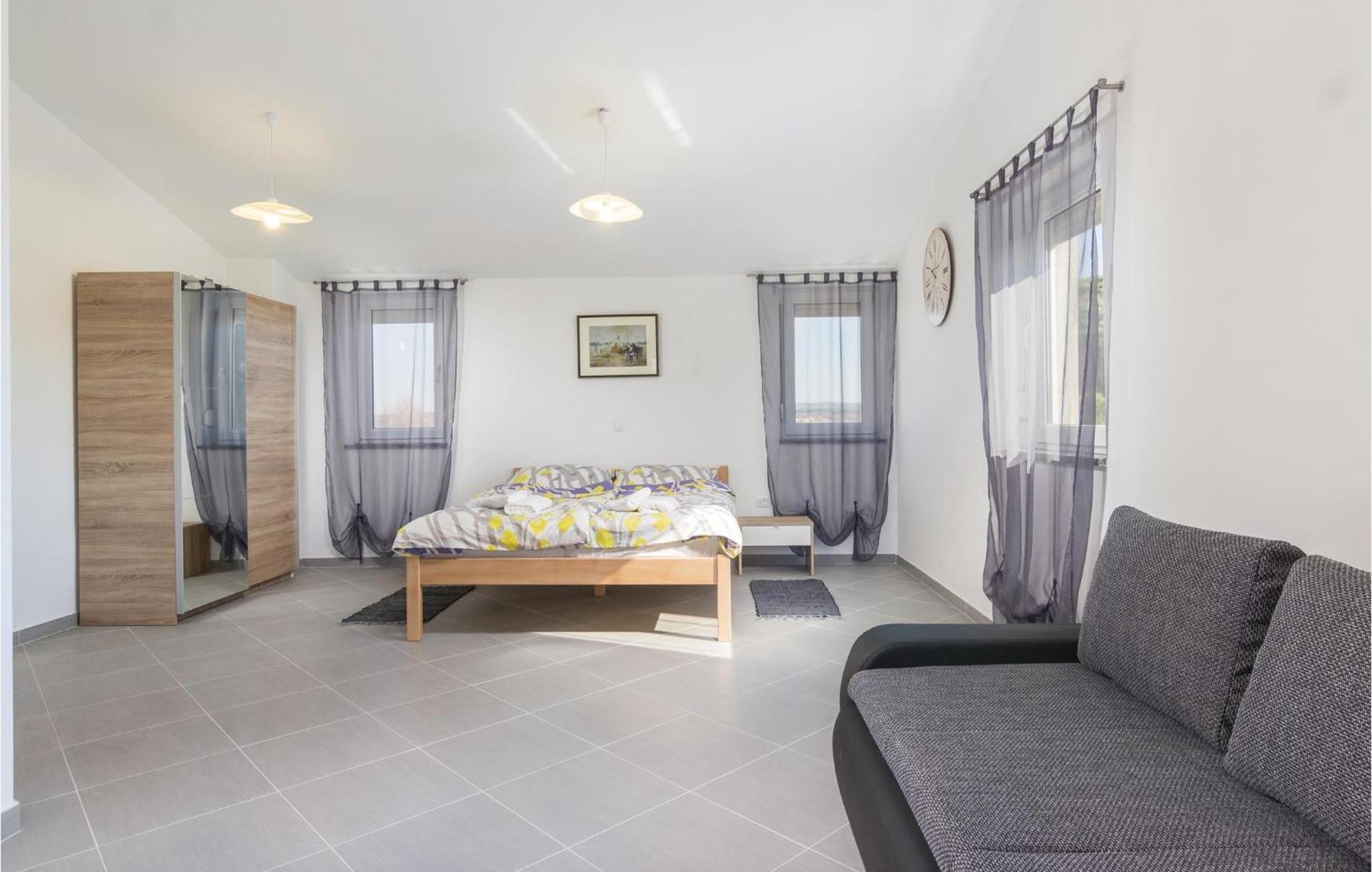 8 Bedroom Awesome Home In PUY Exterior foto