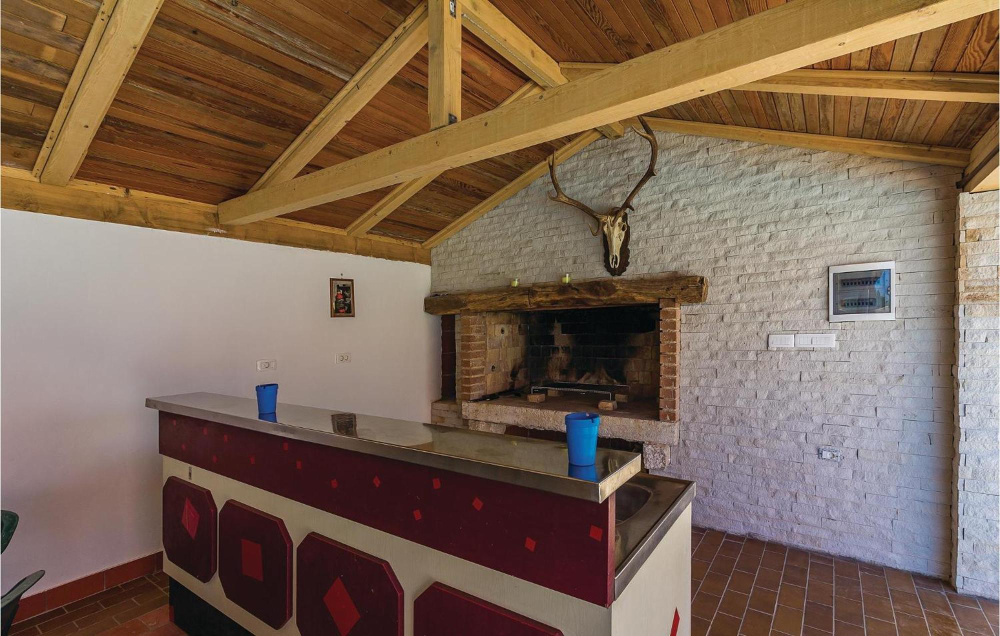 8 Bedroom Awesome Home In PUY Exterior foto