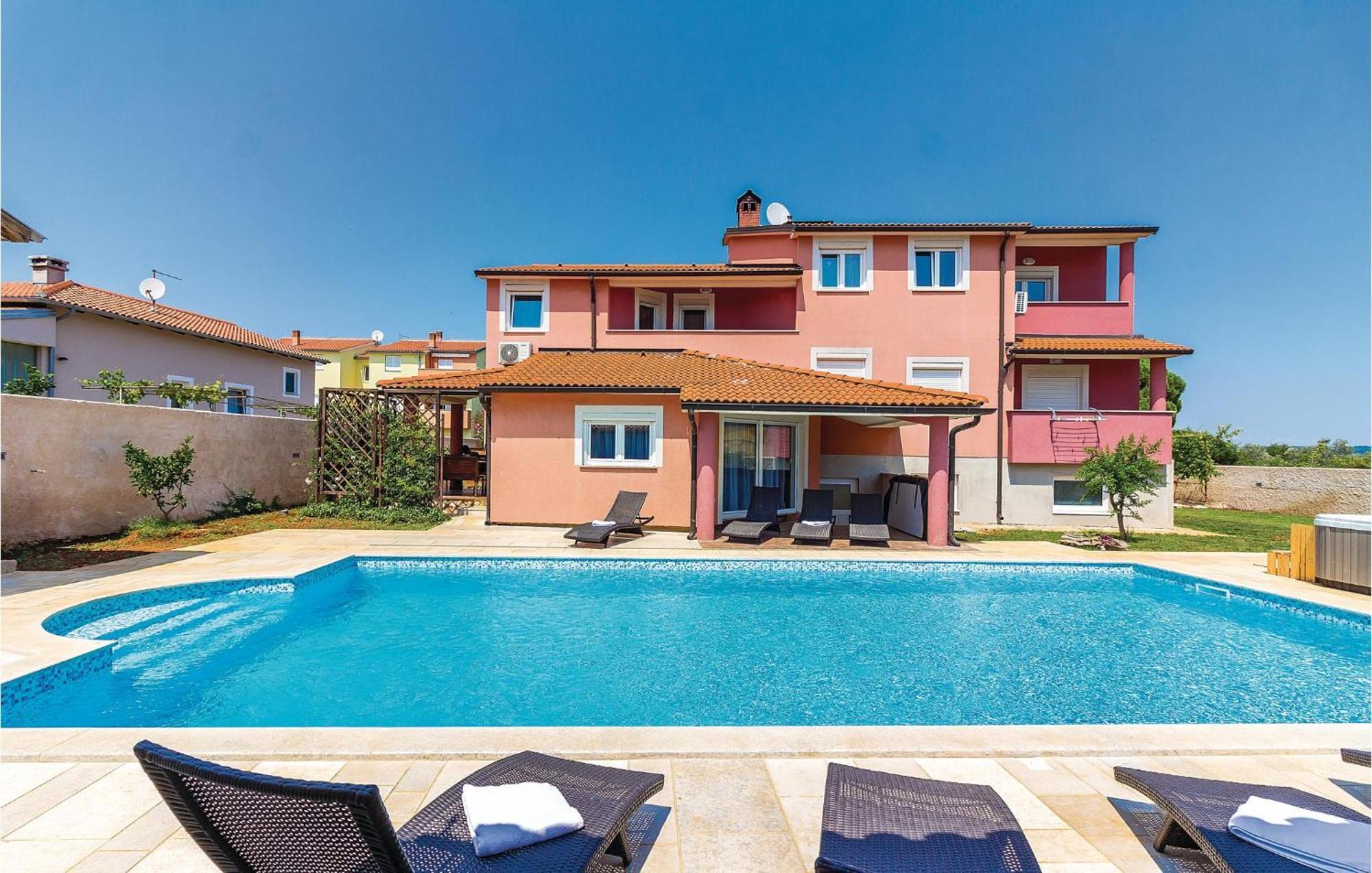 8 Bedroom Awesome Home In PUY Exterior foto