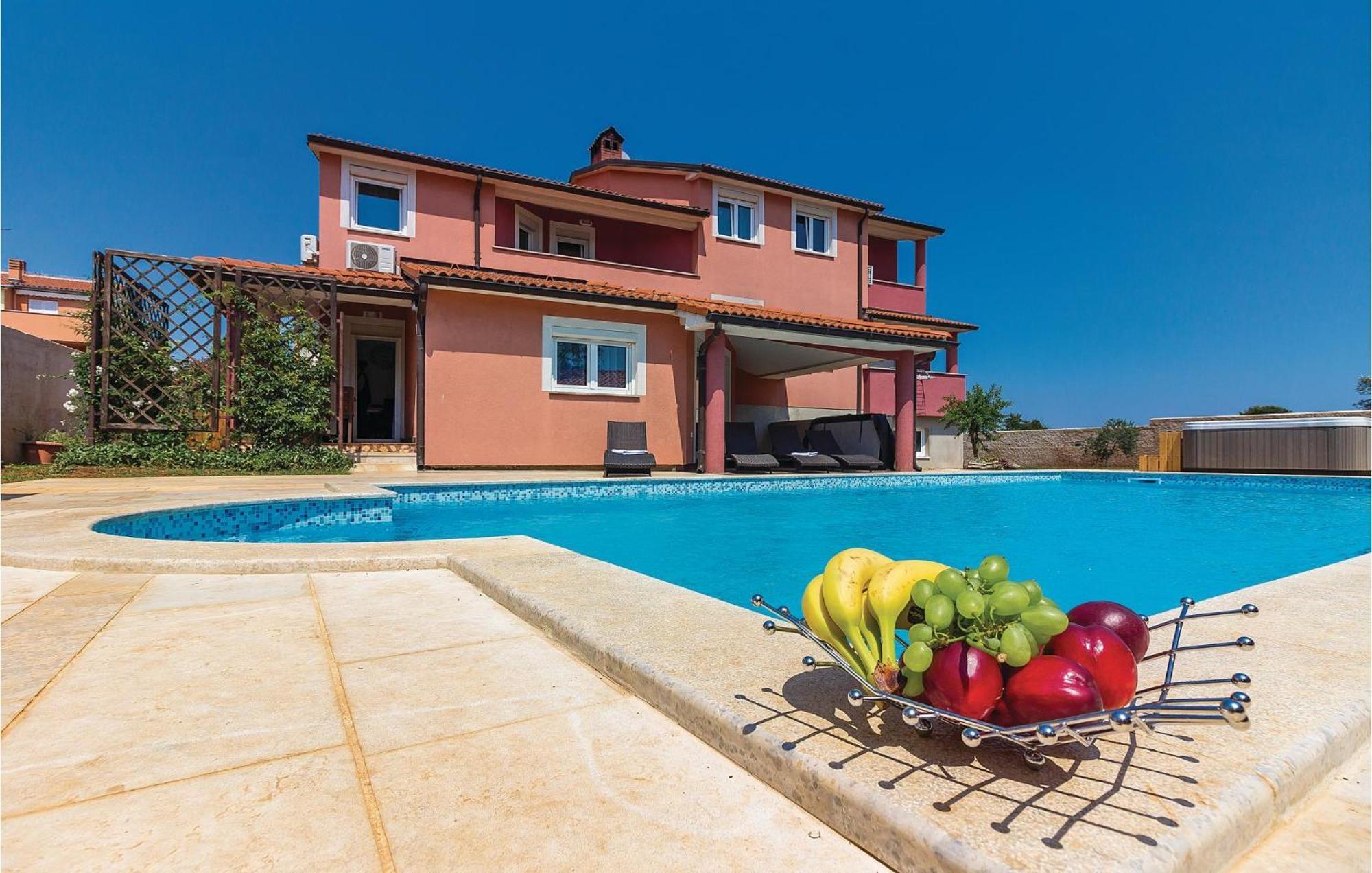 8 Bedroom Awesome Home In PUY Exterior foto