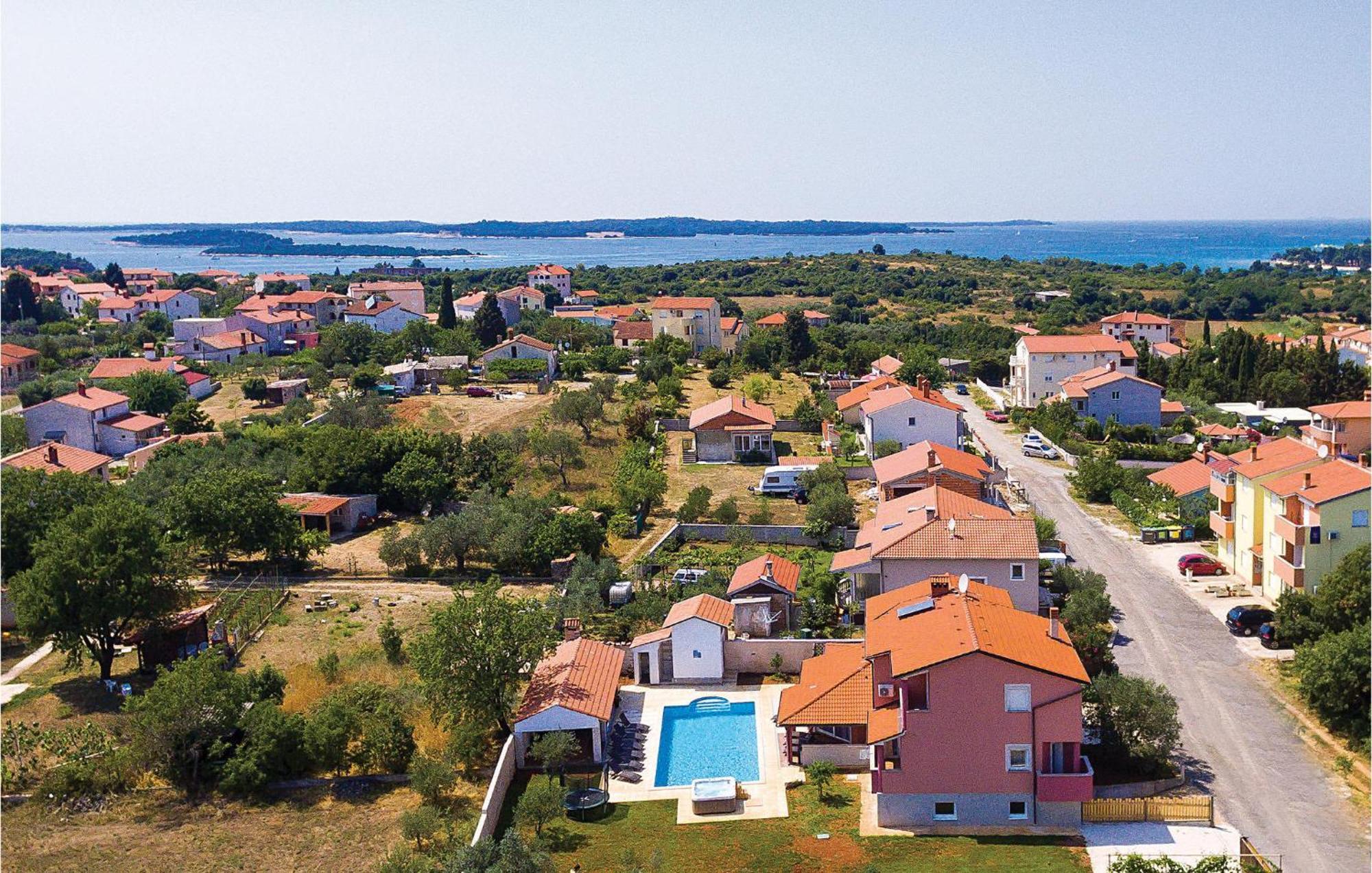 8 Bedroom Awesome Home In PUY Exterior foto