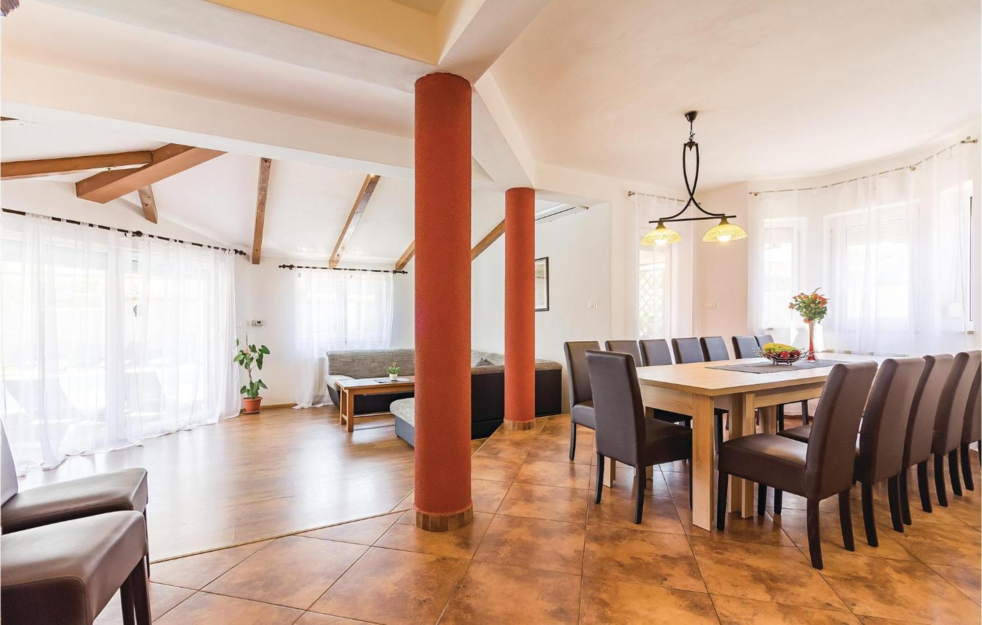 8 Bedroom Awesome Home In PUY Exterior foto