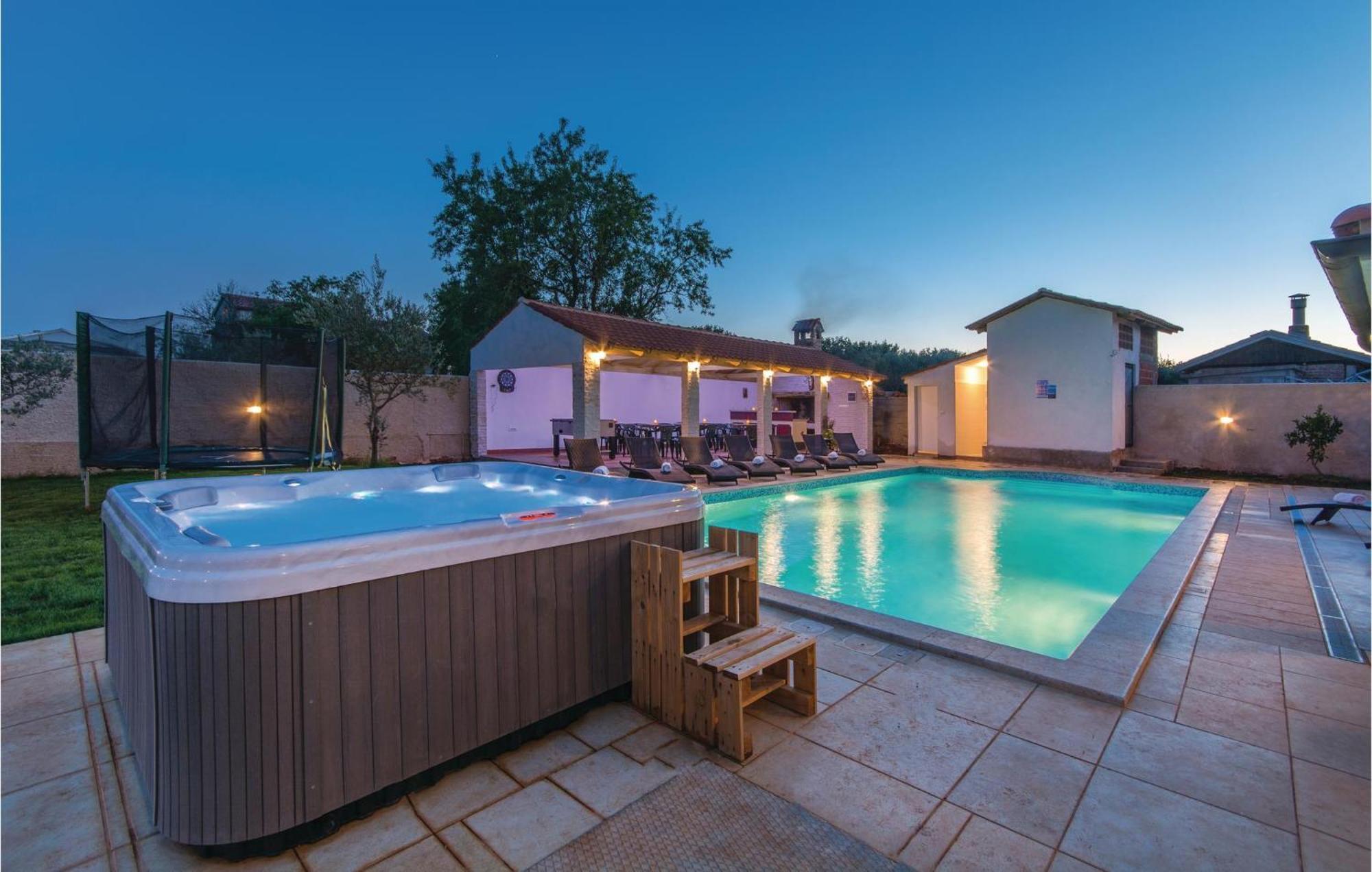 8 Bedroom Awesome Home In PUY Exterior foto