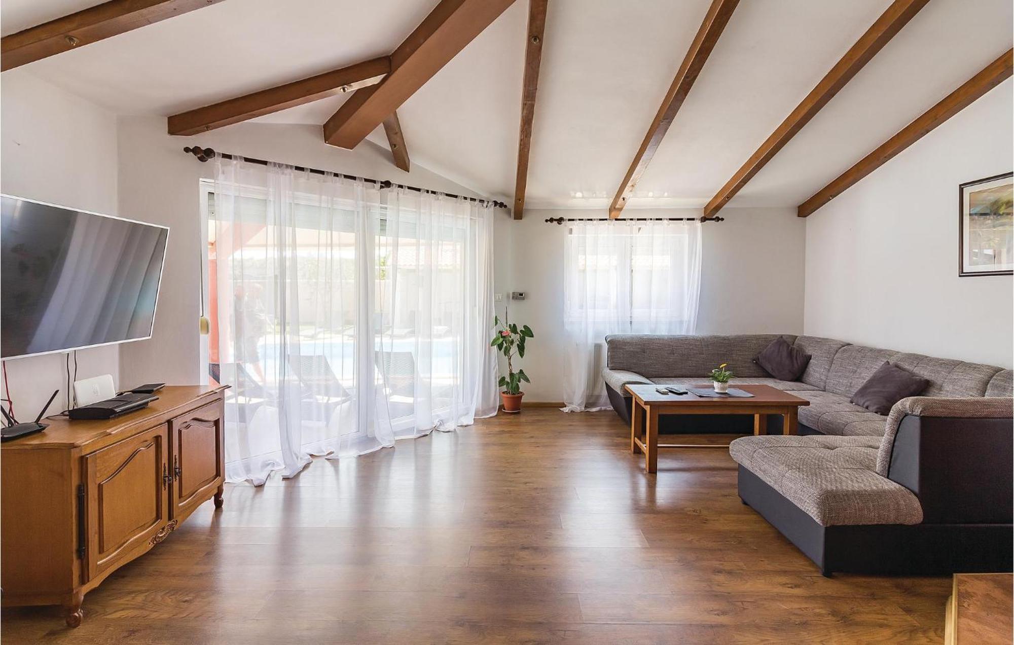 8 Bedroom Awesome Home In PUY Exterior foto