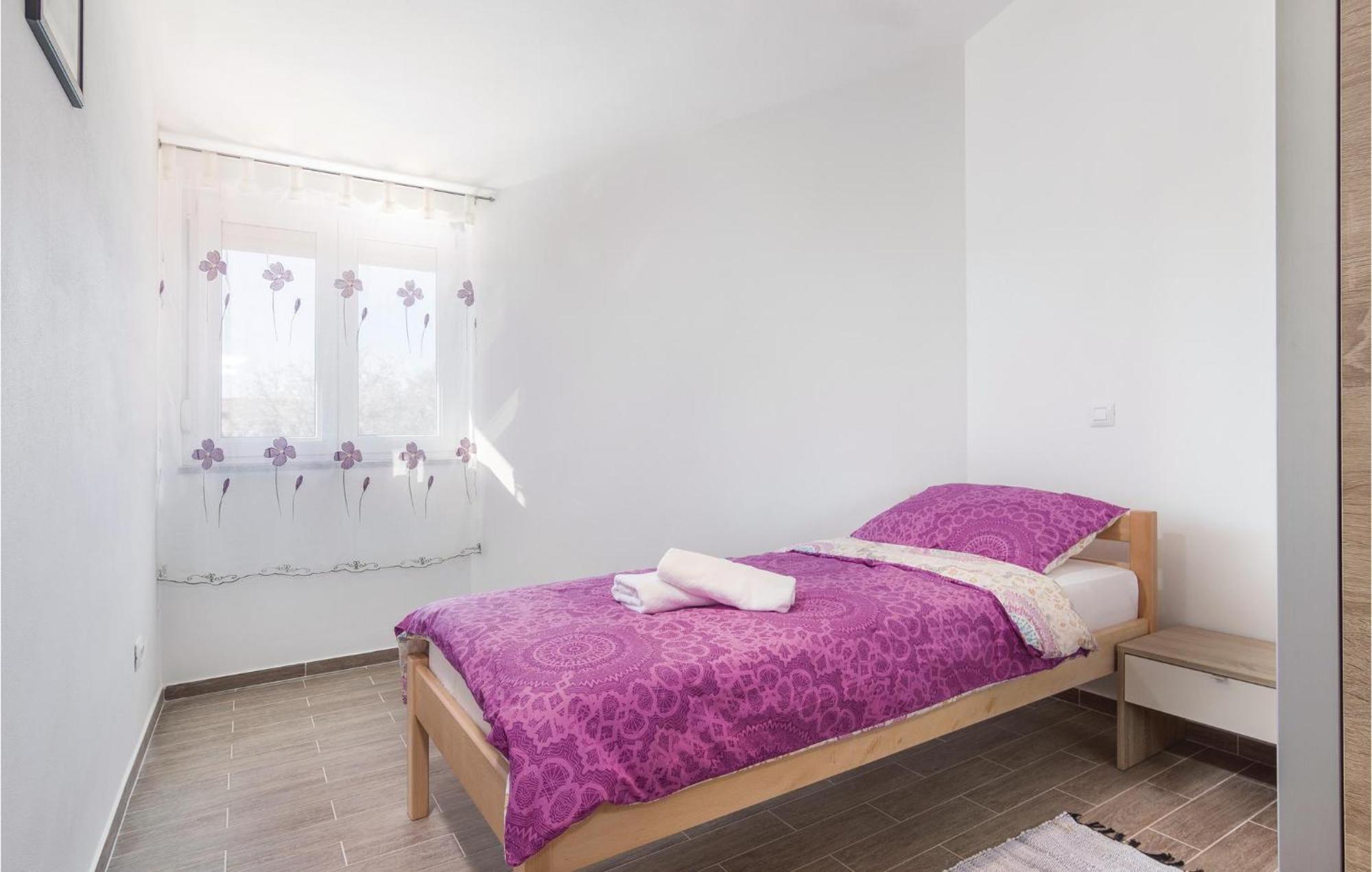 8 Bedroom Awesome Home In PUY Exterior foto